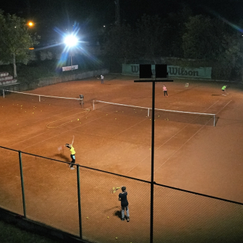 Γήπεδο τένις στο Ντριάνοβο